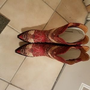 Old grino red pattern boots..